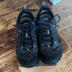 Keen  Black Athletic Shoes